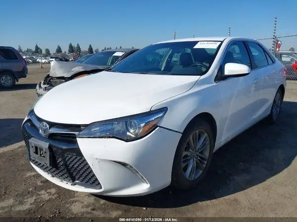 4T1BF1FK7GU132273 2016 TOYOTA CAMRY - Image 2