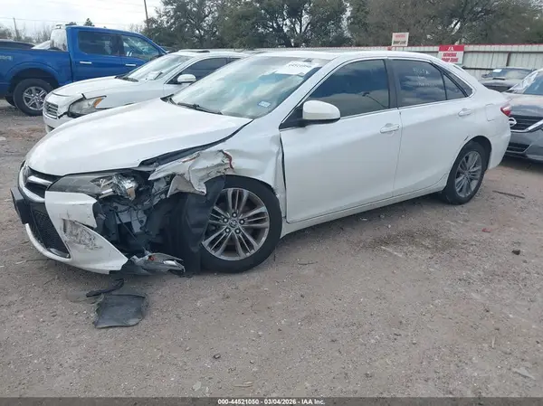 4T1BF1FK7GU132709 2016 TOYOTA CAMRY - Image 2