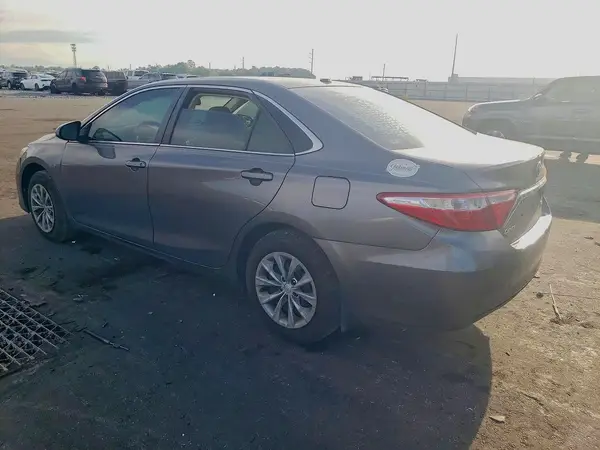 4T1BF1FK7GU134251 2016 TOYOTA CAMRY - Image 2