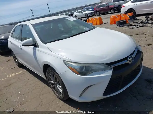 4T1BF1FK7GU135688 2016 TOYOTA CAMRY - Image 1