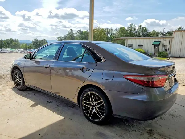 4T1BF1FK7GU136713 2016 TOYOTA CAMRY - Image 2