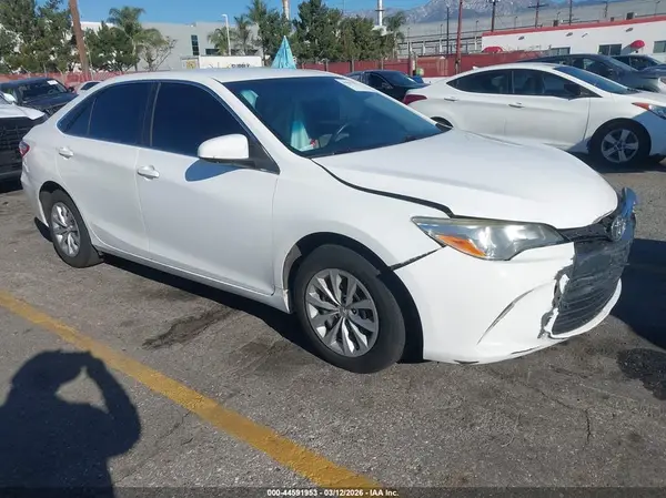 4T1BF1FK7GU137344 2016 TOYOTA CAMRY - Image 1