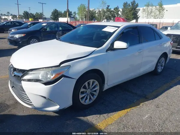 4T1BF1FK7GU137344 2016 TOYOTA CAMRY - Image 2