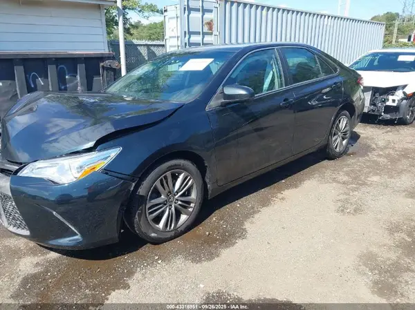 4T1BF1FK7GU137540 2016 TOYOTA CAMRY - Image 2