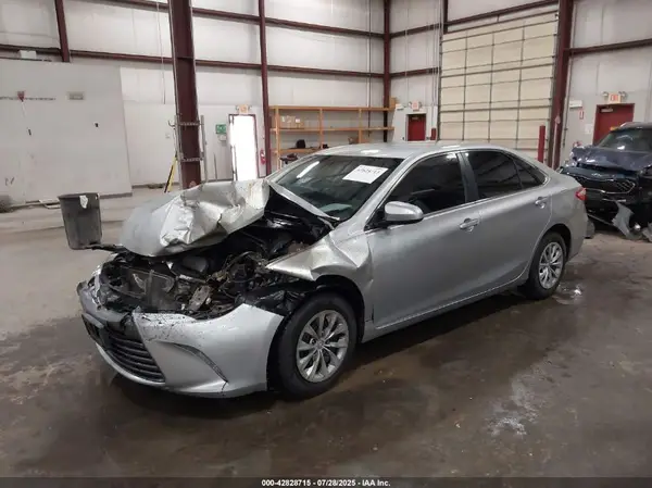4T1BF1FK7GU137845 2016 TOYOTA CAMRY - Image 2