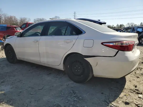 4T1BF1FK7GU140065 2016 TOYOTA CAMRY - Image 2