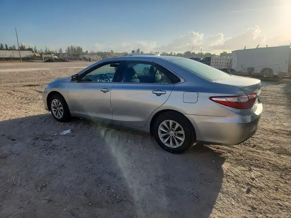 4T1BF1FK7GU142799 2016 TOYOTA CAMRY - Image 2