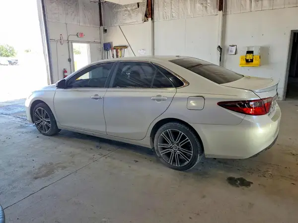 4T1BF1FK7GU144312 2016 TOYOTA CAMRY - Image 2
