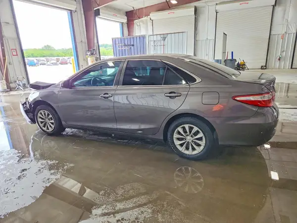 4T1BF1FK7GU149705 2016 TOYOTA CAMRY - Image 2