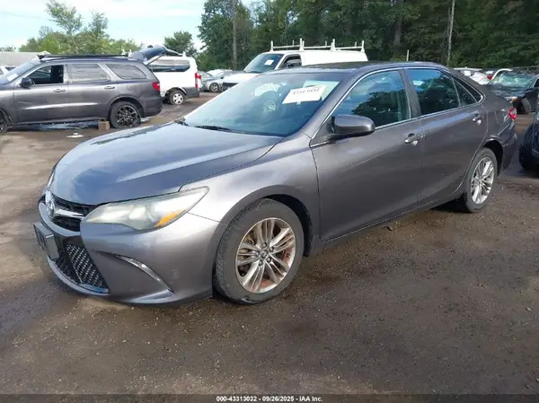 4T1BF1FK7GU155374 2016 TOYOTA CAMRY - Image 2