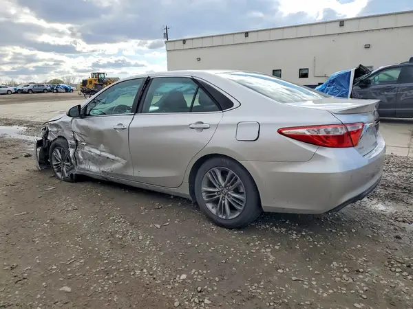 4T1BF1FK7GU157075 2016 TOYOTA CAMRY - Image 2
