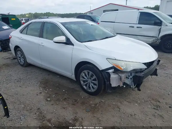 4T1BF1FK7GU159182 2016 TOYOTA CAMRY - Image 1