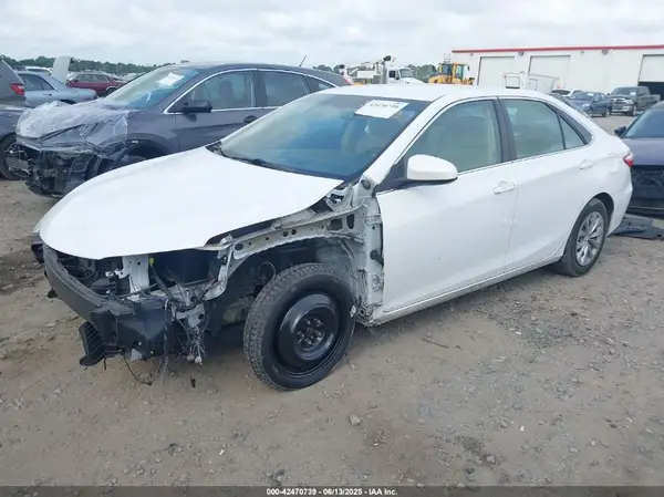 4T1BF1FK7GU159182 2016 TOYOTA CAMRY - Image 2