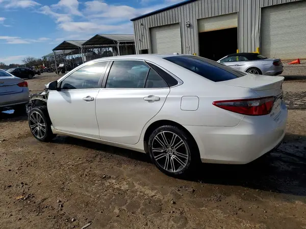 4T1BF1FK7GU159571 2016 TOYOTA CAMRY - Image 2