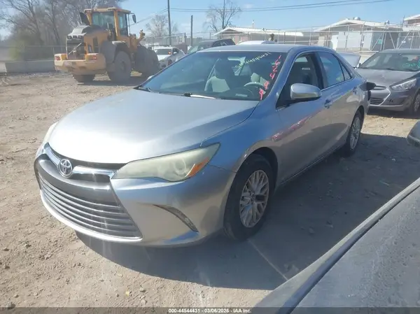 4T1BF1FK7GU162499 2016 TOYOTA CAMRY - Image 2