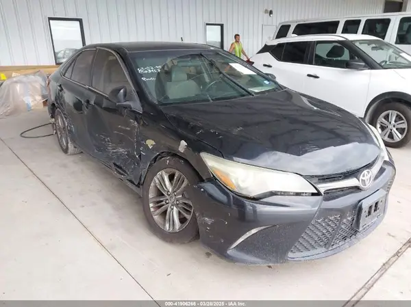 4T1BF1FK7GU163040 2016 TOYOTA CAMRY - Image 1