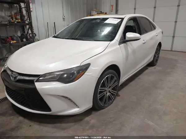 4T1BF1FK7GU163135 2016 TOYOTA CAMRY - Image 2