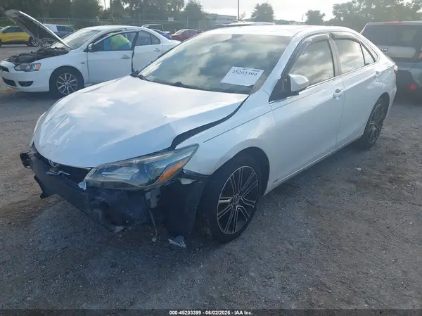 4T1BF1FK7GU164558 2016 TOYOTA CAMRY - Image 2