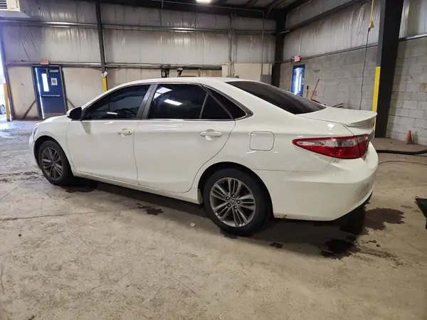4T1BF1FK7GU164768 2016 TOYOTA CAMRY - Image 2