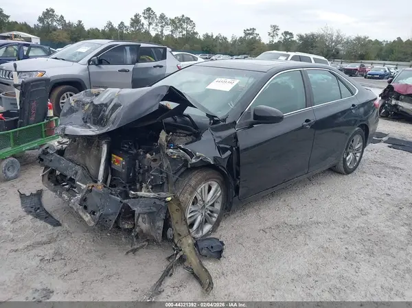 4T1BF1FK7GU170196 2016 TOYOTA CAMRY - Image 2