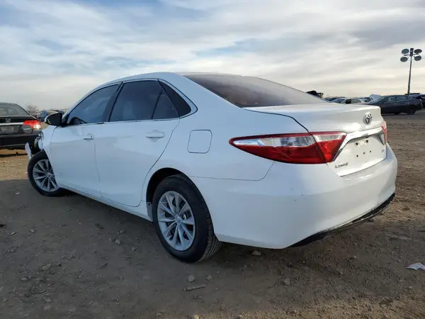 4T1BF1FK7GU170831 2016 TOYOTA CAMRY - Image 2