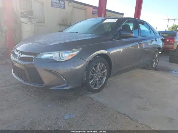 4T1BF1FK7GU171235 2016 TOYOTA CAMRY - Image 2