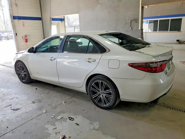 4T1BF1FK7GU171655 2016 TOYOTA CAMRY - Image 2