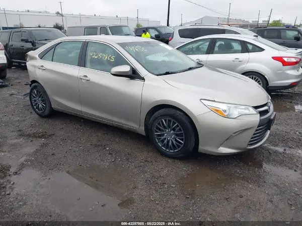 4T1BF1FK7GU172465 2016 TOYOTA CAMRY - Image 1