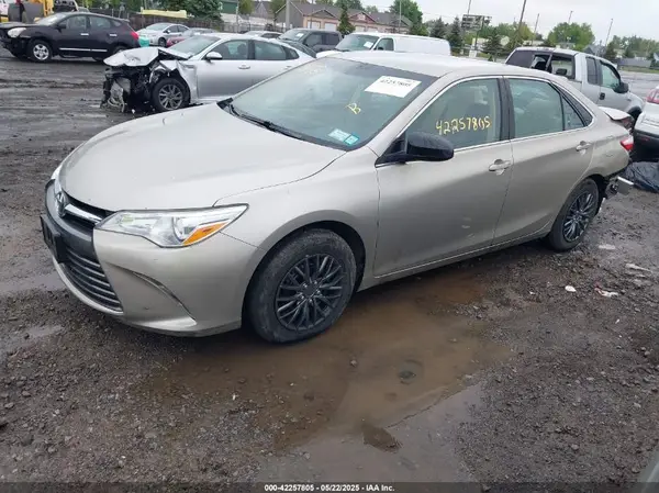 4T1BF1FK7GU172465 2016 TOYOTA CAMRY - Image 2
