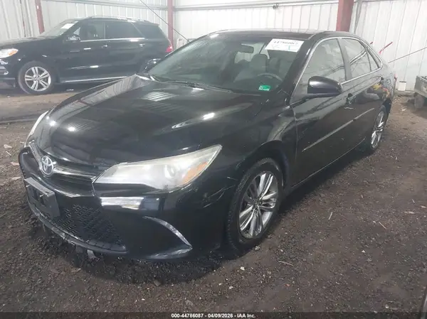 4T1BF1FK7GU172529 2016 TOYOTA CAMRY - Image 2