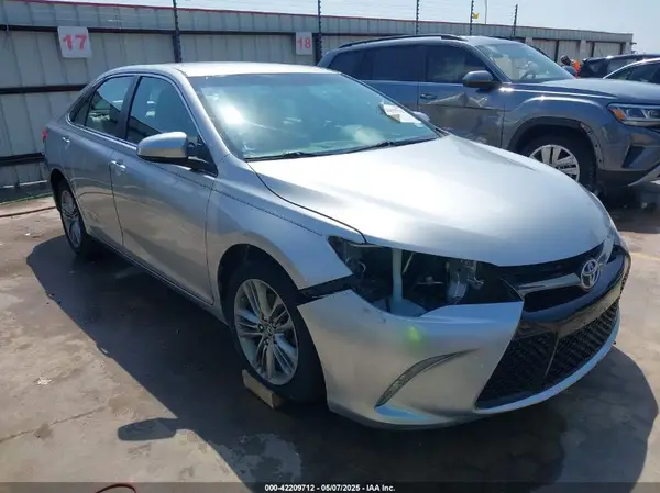 4T1BF1FK7GU173812 2016 TOYOTA CAMRY - Image 1
