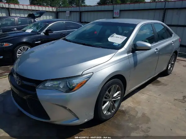 4T1BF1FK7GU173812 2016 TOYOTA CAMRY - Image 2