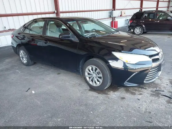 4T1BF1FK7GU176421 2016 TOYOTA CAMRY - Image 1