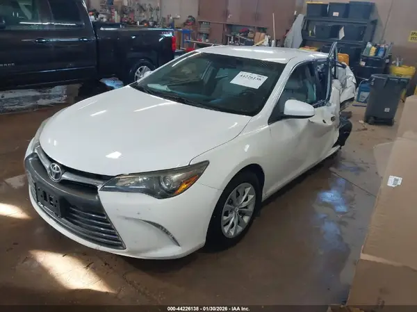 4T1BF1FK7GU177360 2016 TOYOTA CAMRY - Image 2