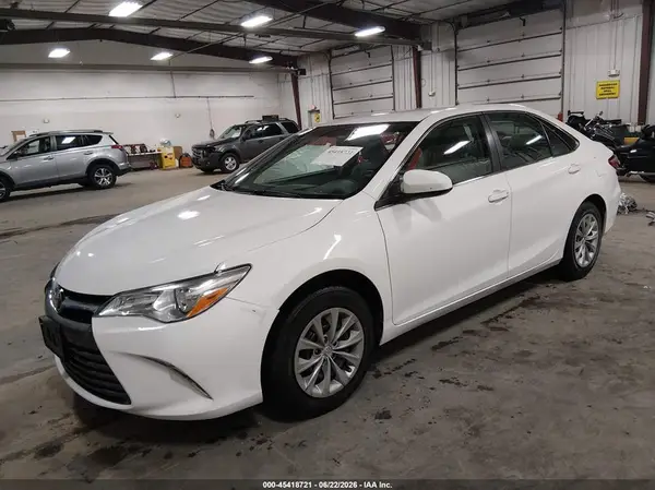 4T1BF1FK7GU177858 2016 TOYOTA CAMRY - Image 2