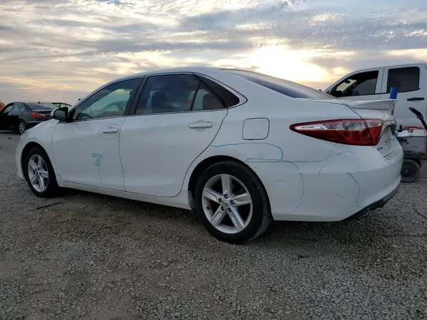 4T1BF1FK7GU177908 2016 TOYOTA CAMRY - Image 2