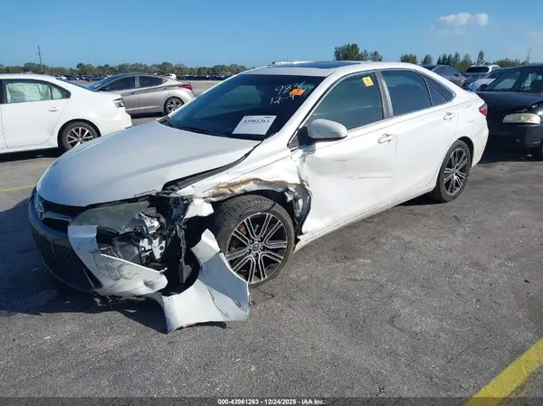 4T1BF1FK7GU179836 2016 TOYOTA CAMRY - Image 2