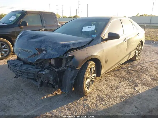 4T1BF1FK7GU181084 2016 TOYOTA CAMRY - Image 2