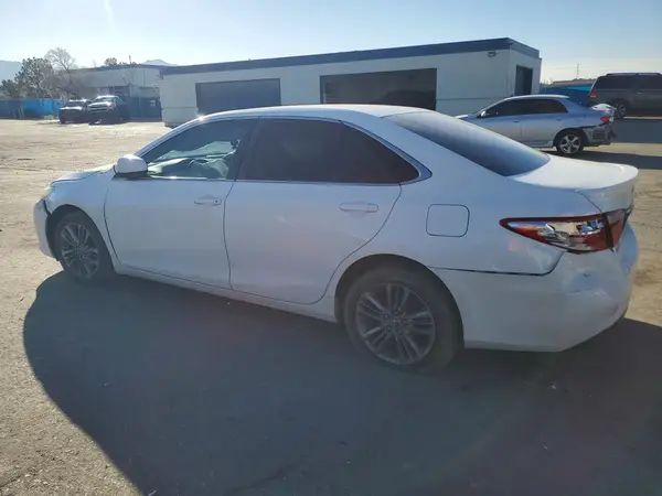 4T1BF1FK7GU181330 2016 TOYOTA CAMRY - Image 2