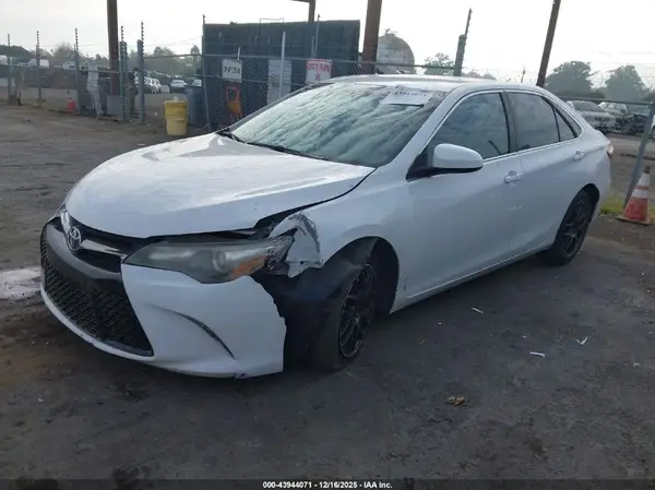 4T1BF1FK7GU182560 2016 TOYOTA CAMRY - Image 2