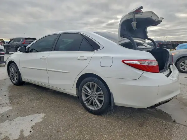 4T1BF1FK7GU184065 2016 TOYOTA CAMRY - Image 2