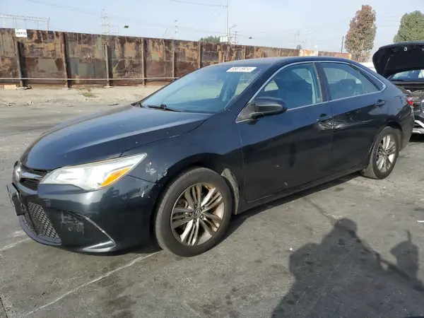 4T1BF1FK7GU186916 2016 TOYOTA CAMRY - Image 1