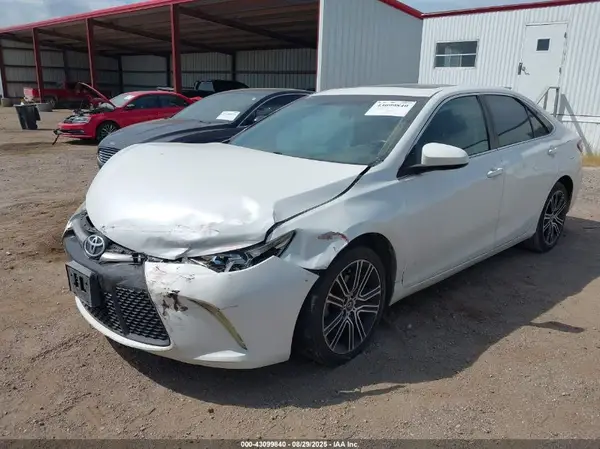 4T1BF1FK7GU187712 2016 TOYOTA CAMRY - Image 2