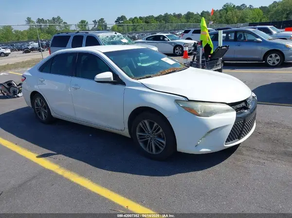 4T1BF1FK7GU188133 2016 TOYOTA CAMRY - Image 1