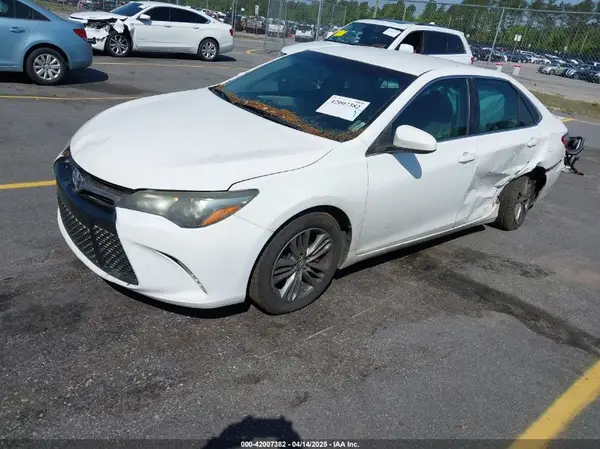 4T1BF1FK7GU188133 2016 TOYOTA CAMRY - Image 2
