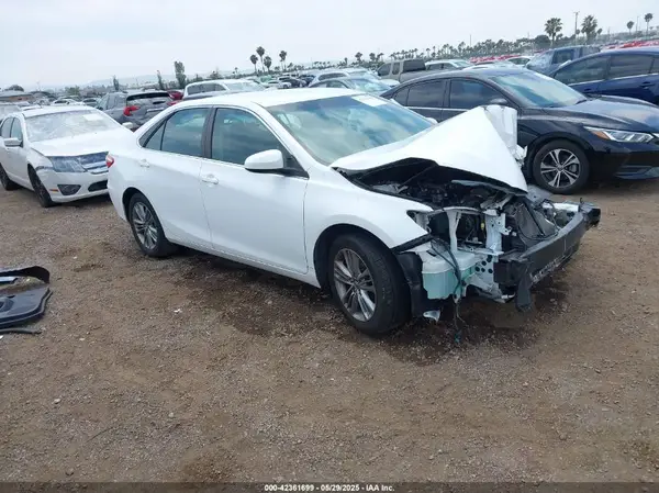 4T1BF1FK7GU193235 2016 TOYOTA CAMRY - Image 1