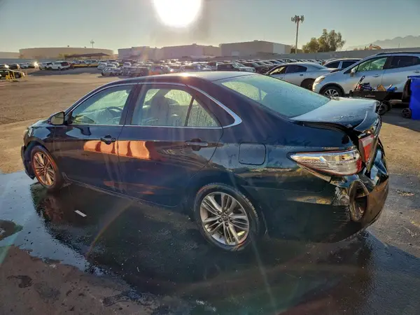 4T1BF1FK7GU194126 2016 TOYOTA CAMRY - Image 2