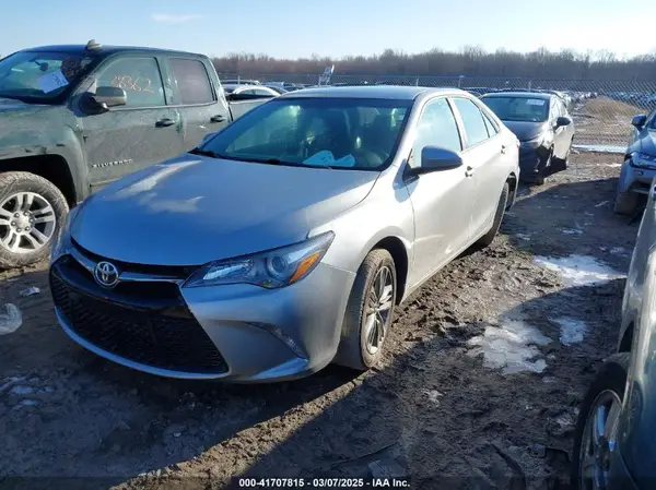 4T1BF1FK7GU194823 2016 TOYOTA CAMRY - Image 2