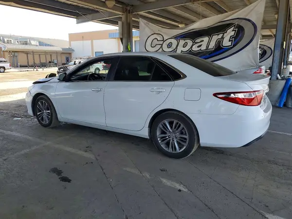 4T1BF1FK7GU195163 2016 TOYOTA CAMRY - Image 2