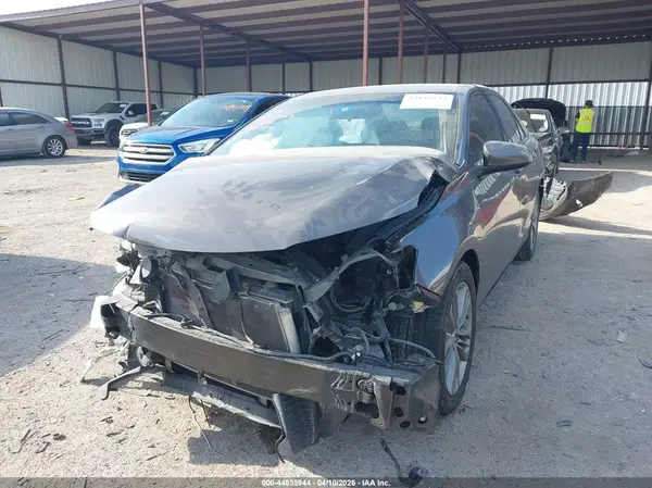 4T1BF1FK7GU201706 2016 TOYOTA CAMRY - Image 2